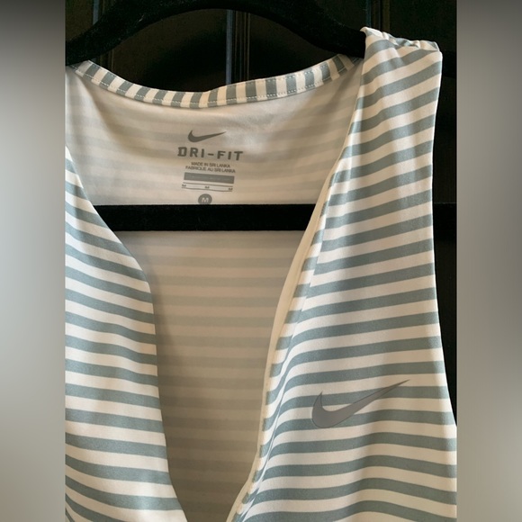 Nike Dri-Fit Striped Tank | Medium - Picture 5 of 6